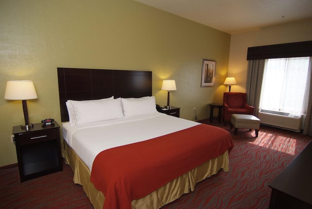 Holiday Inn Express & Suites Indianapolis North - Carmel By Ihg Exterior photo