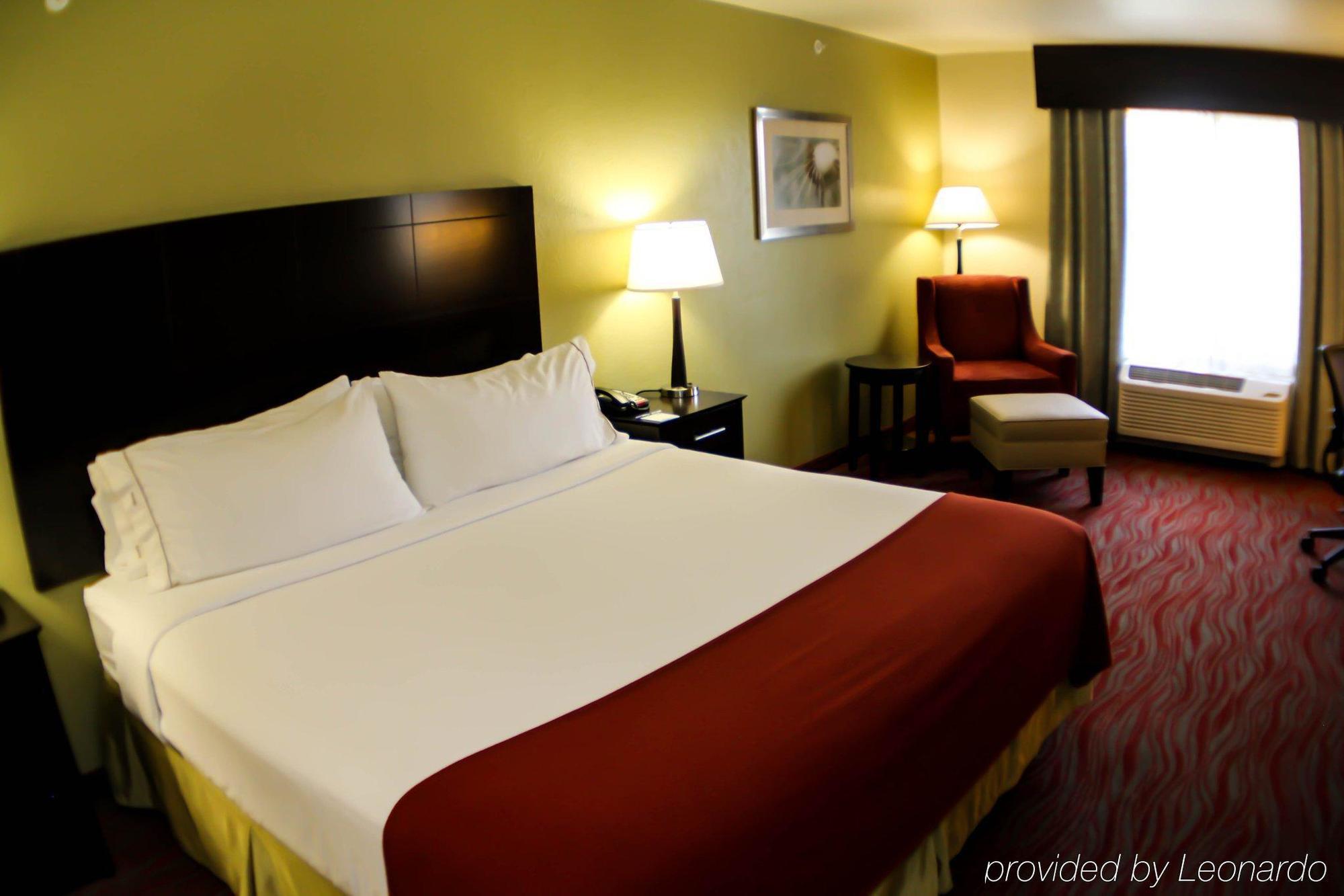 Holiday Inn Express & Suites Indianapolis North - Carmel By Ihg Exterior photo