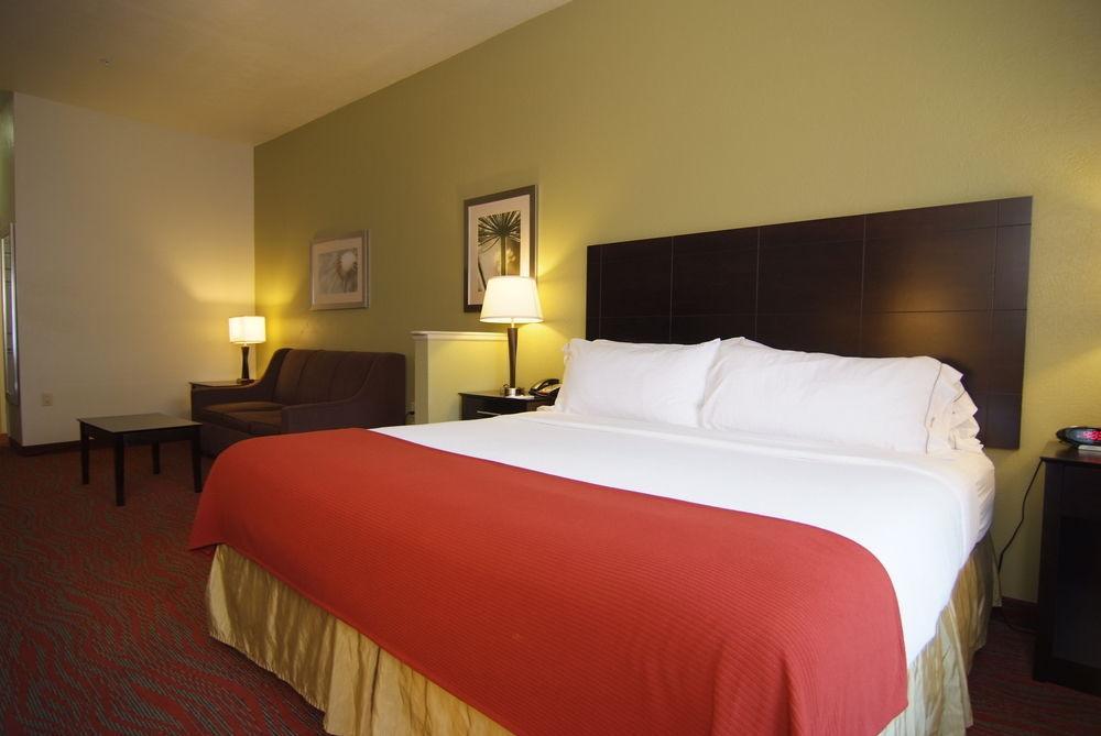 Holiday Inn Express & Suites Indianapolis North - Carmel By Ihg Exterior photo